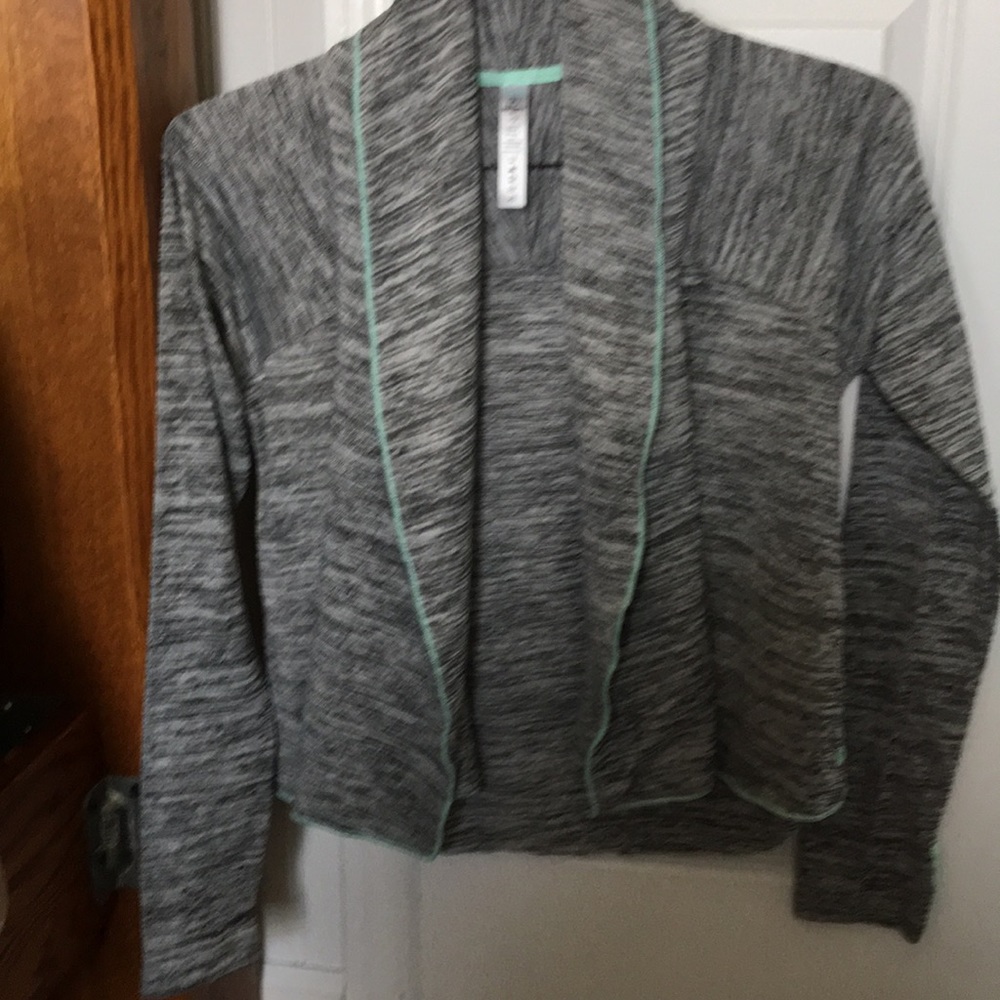 🌸2 for $10 or 3 for $12. Activewear cardigan.
